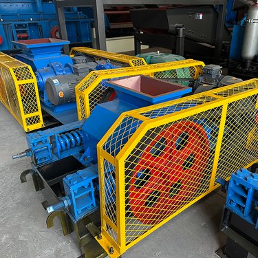 打石机2PG610x400对辊式破碎机沙石厂制粗沙常用机械光面辊破