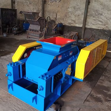 小型液压辊式破碎机 石灰石对辊粉碎机 方驰煤矸石对辊式打砂机