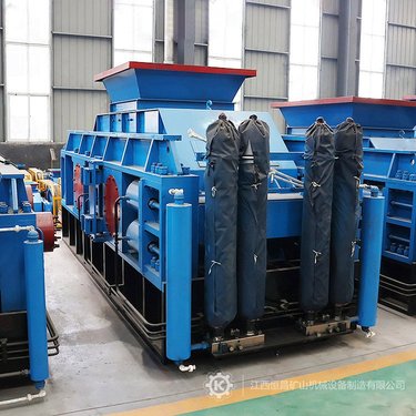 锰矿破碎设备时产110吨2PGY1000×800液压对辊机恒宏机械