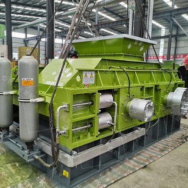 时产6-15吨河卵石双辊碎沙机 1208风化砂液压对辊式破碎机 效率高