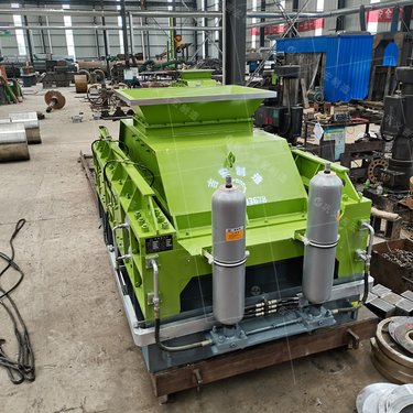 性能稳定石灰石数控液压对辊制砂机 800x600双辊破碎机动力足吉宏