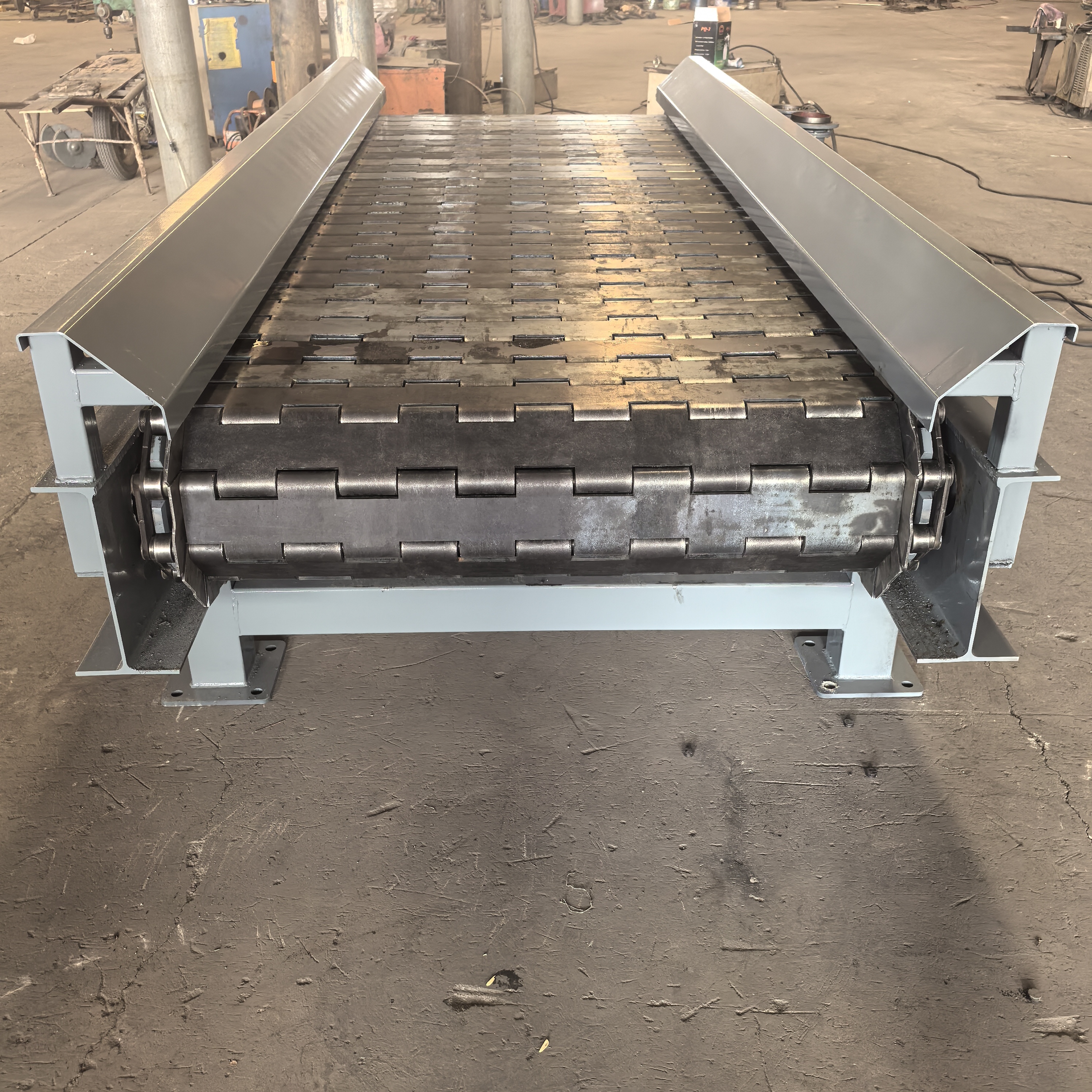 重型双向链板式输送机 矿山沙石废料破线链板给料机 板厚8-20毫米