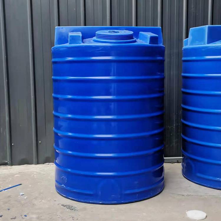 天门1吨加药箱立式圆柱 1000LPAC加药桶应用 塑料溶液箱