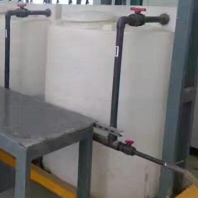 厂家配制锥底加药桶批发 化妆品洗洁精搅拌罐 配制搅拌机计量泵