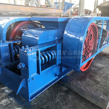 玄武岩石英石双辊挤压粉碎机 锰矿石煤矸石对辊式破碎机 对辊制砂机