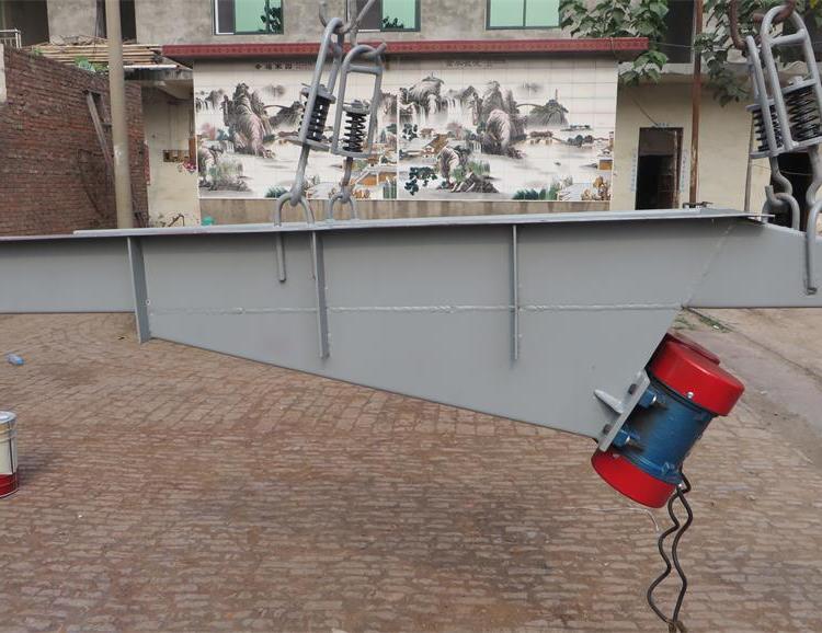 振动电机式给料机 敞开式悬挂安装 槽式加料机 均匀上料加料