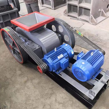 邦隆小型高炉渣铬铁矿渣磨前预粉设备2PG400x400辊式粉制砂机