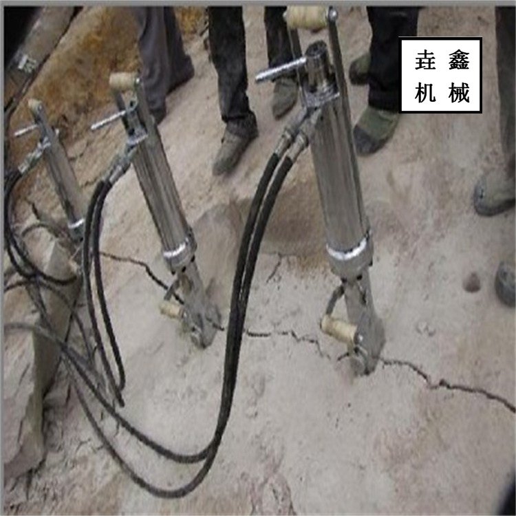 垚鑫机械 黄石手持式劈裂机 广西来宾电动劈裂机开石机