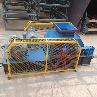 瓜子片制砂机 砂石回料制沙 生石灰双辊破碎机低磨耗