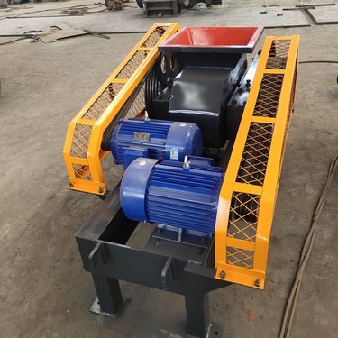 液压对辊制砂机 石英石河卵石煤矸石细碎对辊破 水泥块硬岩破碎机