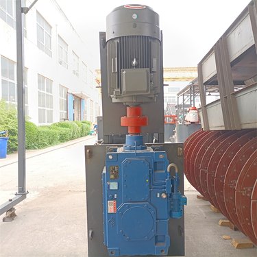 JM800立磨机 山川立式螺旋搅拌磨现货 工业用矿用超细磨粉机