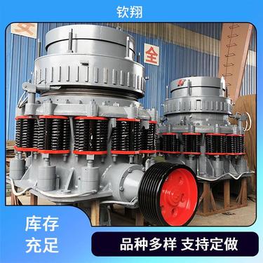 钦翔将物料经过中碎后制砂机粒度均匀体积较小