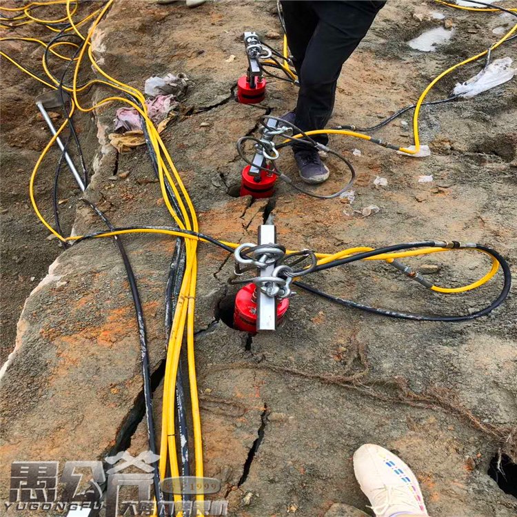 开山矿用岩石劈裂机 开挖隧道掘进设备 操作简单 石头分裂机