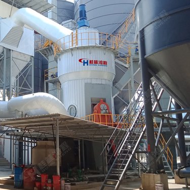 锂矿立磨机锂辉石精矿加工设备HLM立式磨粉机厂家鸿程