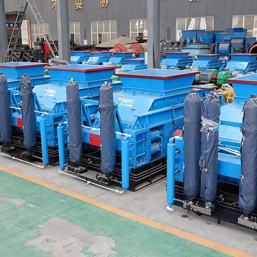 小型对辊式破碎机设备 破碎各种矿石的新型对辊机 液压双辊制砂机