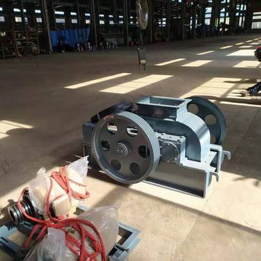 实验室对辊破碎机 矿石粉碎双辊制砂机 大型矿山打沙设备