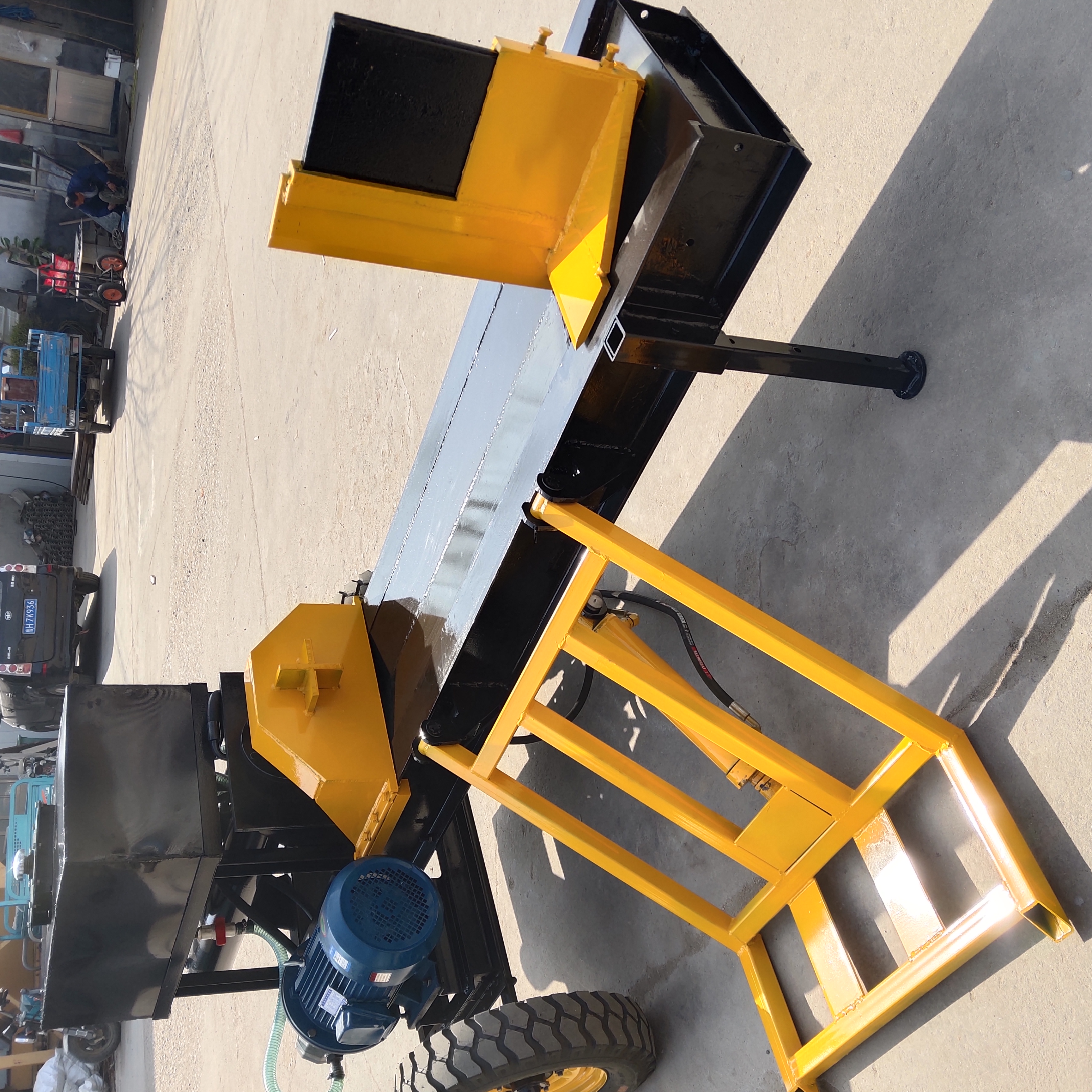 新型全自动劈柴机 自动上料劈木神器 可出口活刀木材劈裂机 现货促销