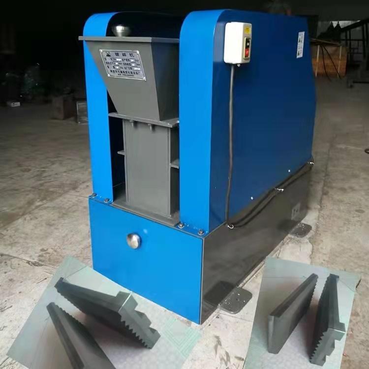 合金双辊破碎机是轧辊表面碳化钨合金熔覆 天鑫纯度高破碎设备