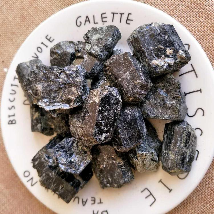 粉末颗粒状的电气石 用于水质净化效果好 高纯度托玛琳原石晶体 若嘉