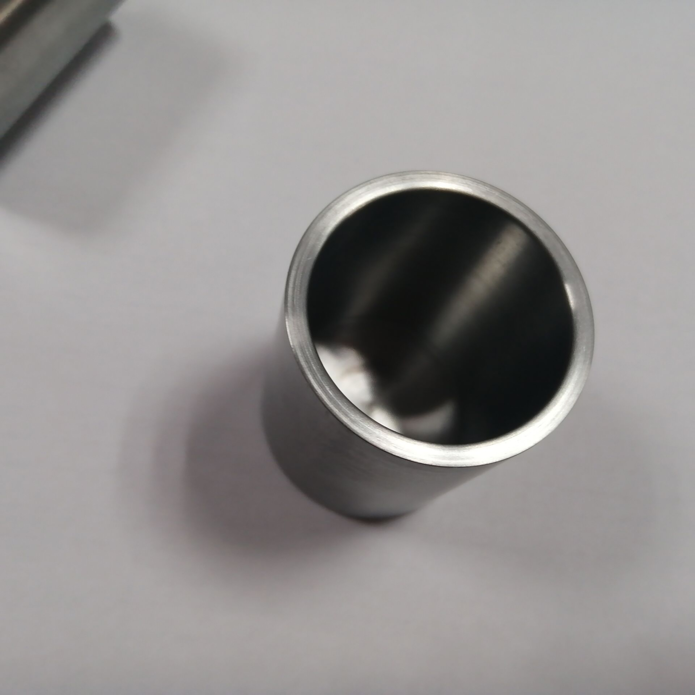 生产粉末烧结态钨坩埚 精车钨棒 稀土冶炼用大口径钼坩埚