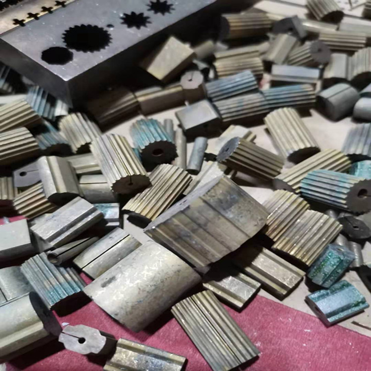 回收废钨粉，钨铜合金电极，铬锆铜磨削废料，钨铜削随时在线收购