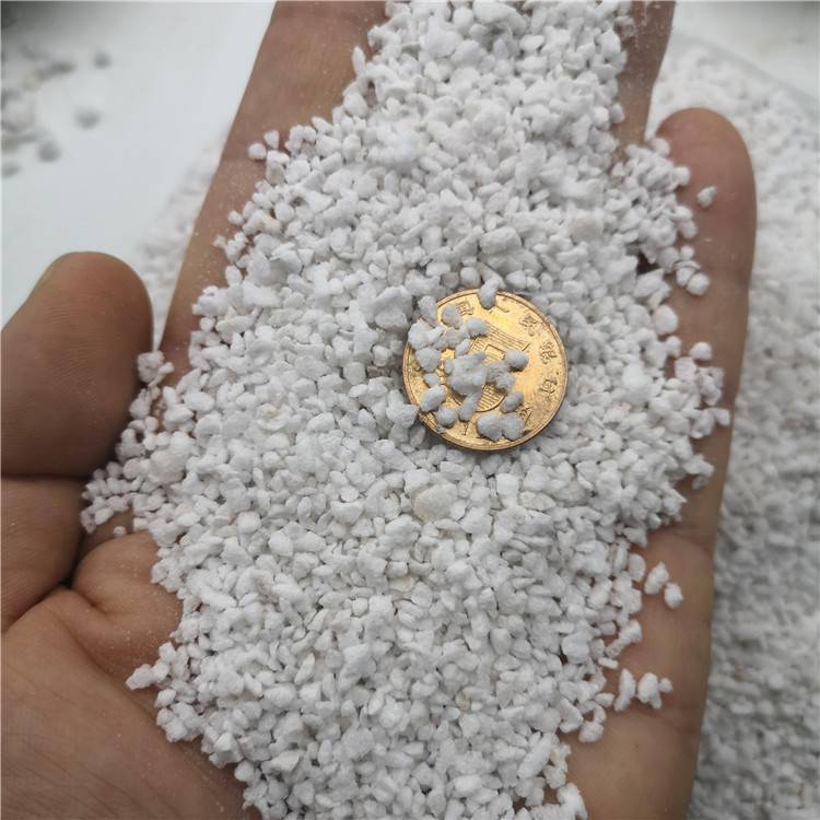 供应2-4毫米楼顶保温用憎水珍珠岩 一袋起发货
