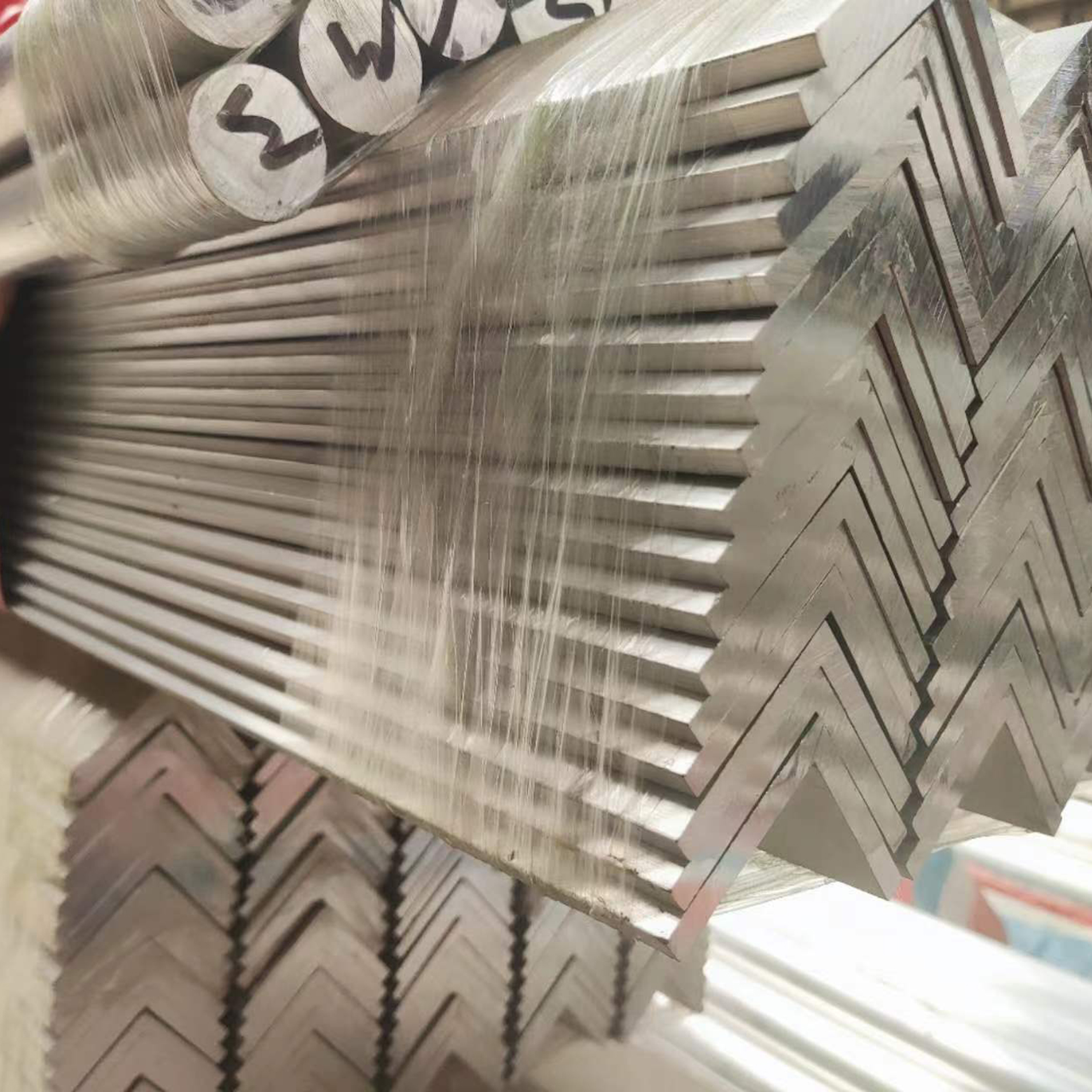 角铝铝型材供应等边6061材质工业铝材可定做切割