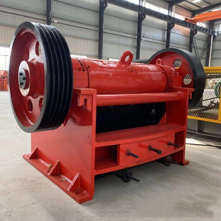 新型节能鄂式破石机 水泥块河卵石粉机 南美选金石机