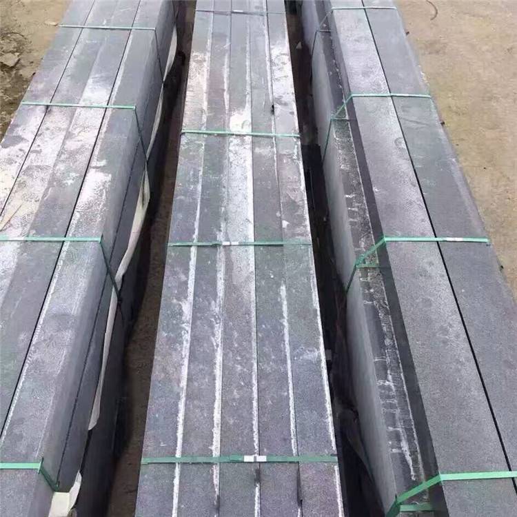 芝麻黑厂家 黑荔枝面火烧板石材 芝麻黑路铺 小方块