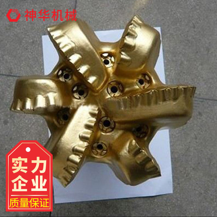pdc钻头 采用低于牙轮钻 头的泵压 可以取得较高钻速
