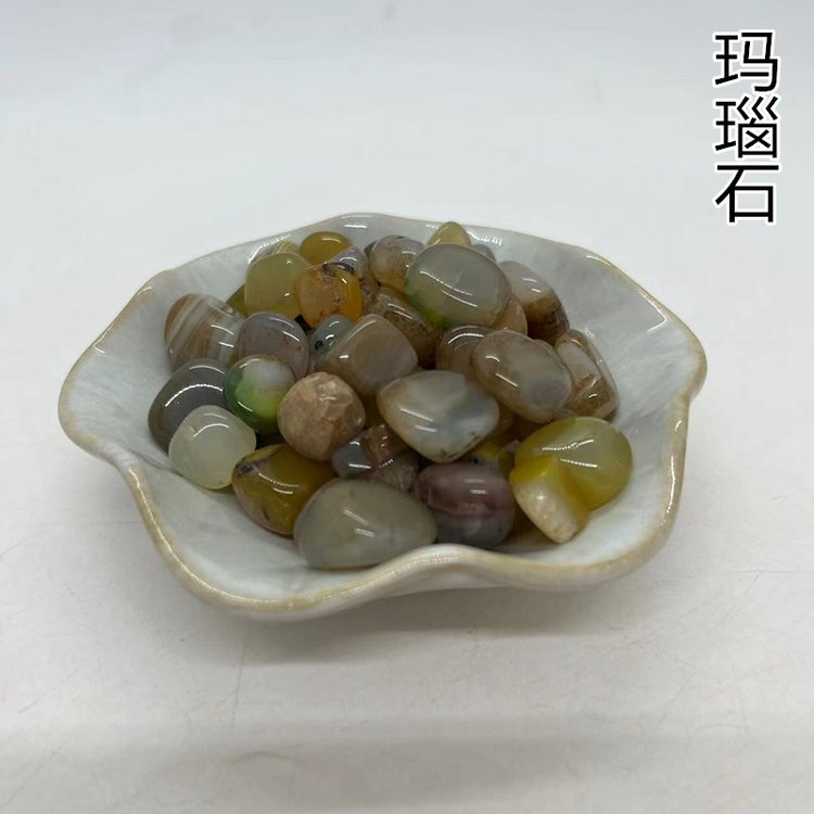 厂家供应天然玛瑙石 鱼缸装饰 摆件用于七彩玛 瑙 石