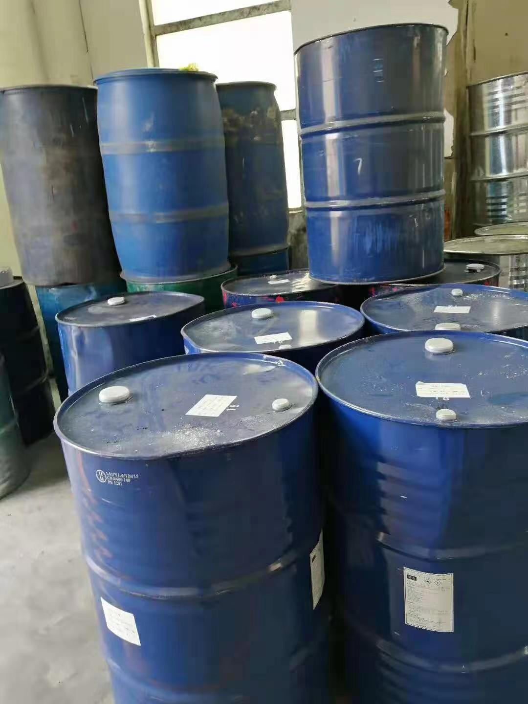 长期回收橡胶厂原料 废旧溶剂过期原料 当场打款再生利用