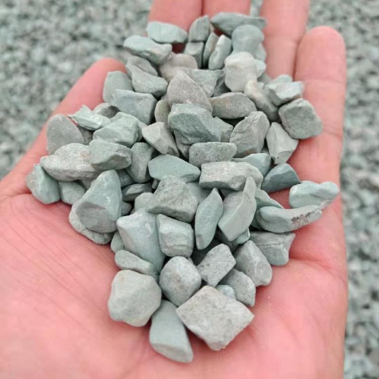 卓栩供天然沸石滤料 绿色颗粒造景5-8mm污臭河道治理除氨
