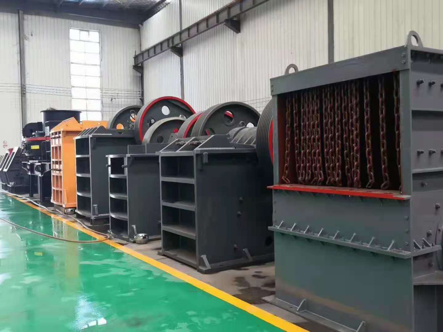 瑞泰移动破机用于矿石或石料粗使用全部采用优质高锰钢制作