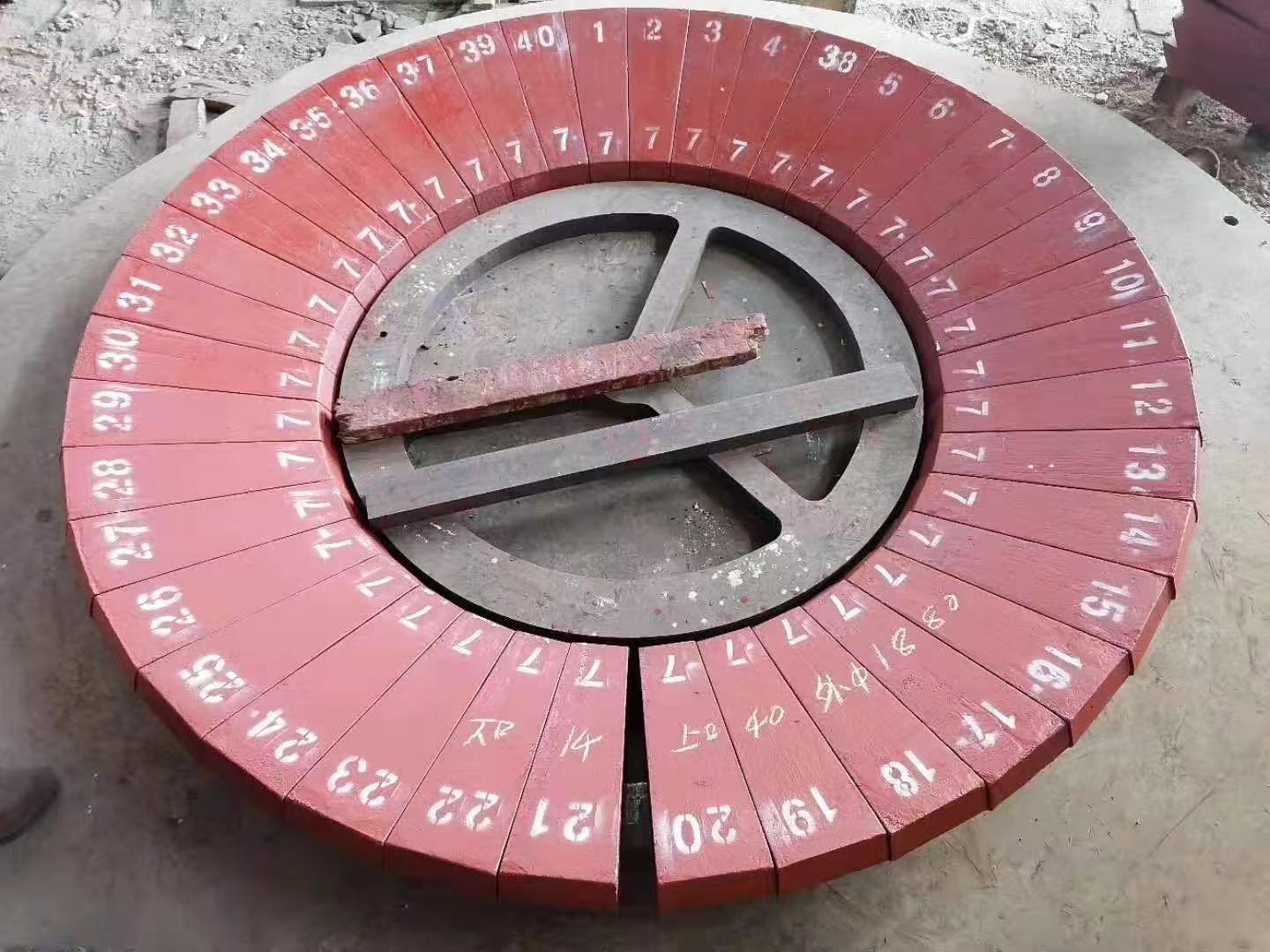 厂家供应立轴破高锰钢材质耐磨耐冲击金属破机设备球磨机衬板