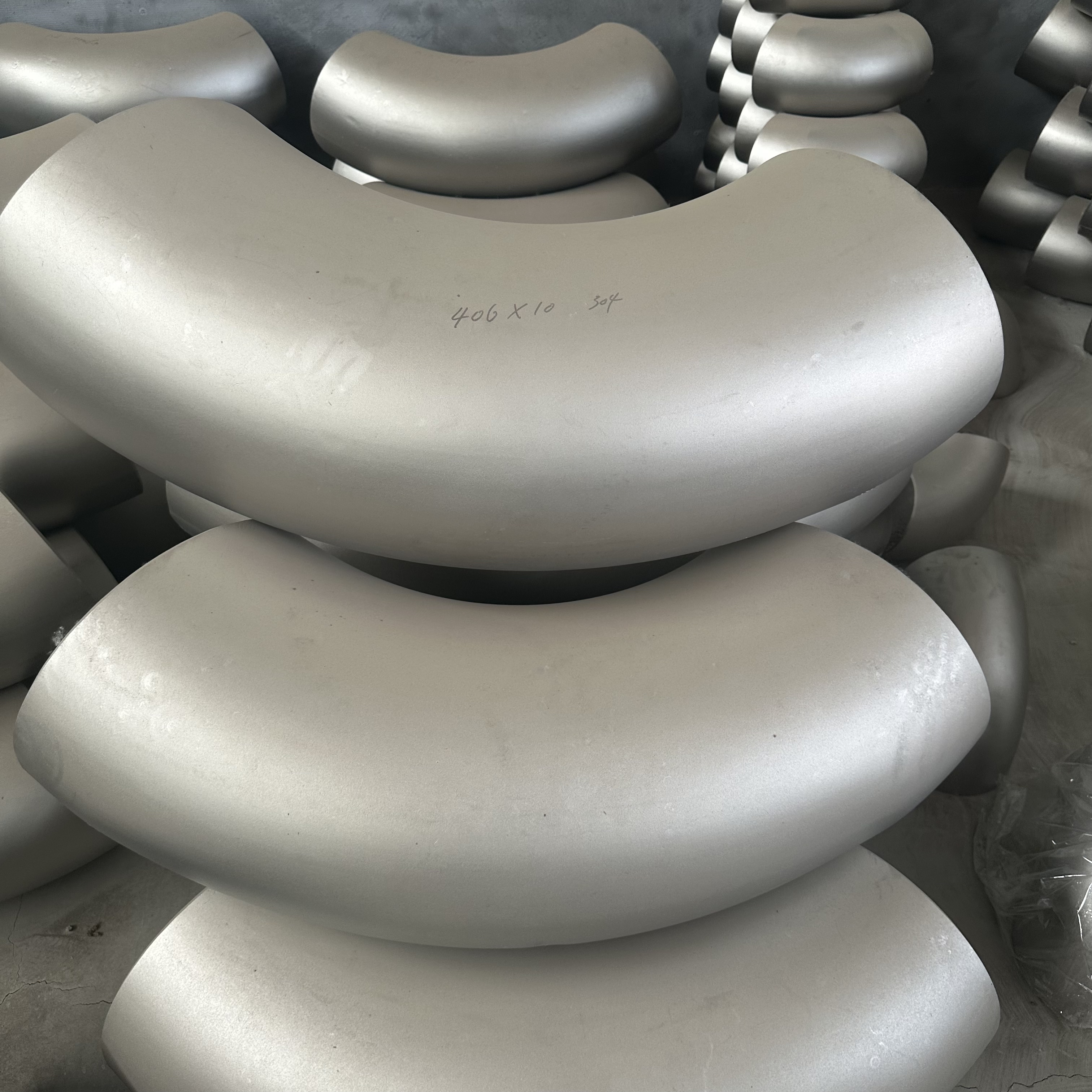 焊接90度弯头 平焊法兰 大小头 三通 异形异径厂家定制 现货供 应