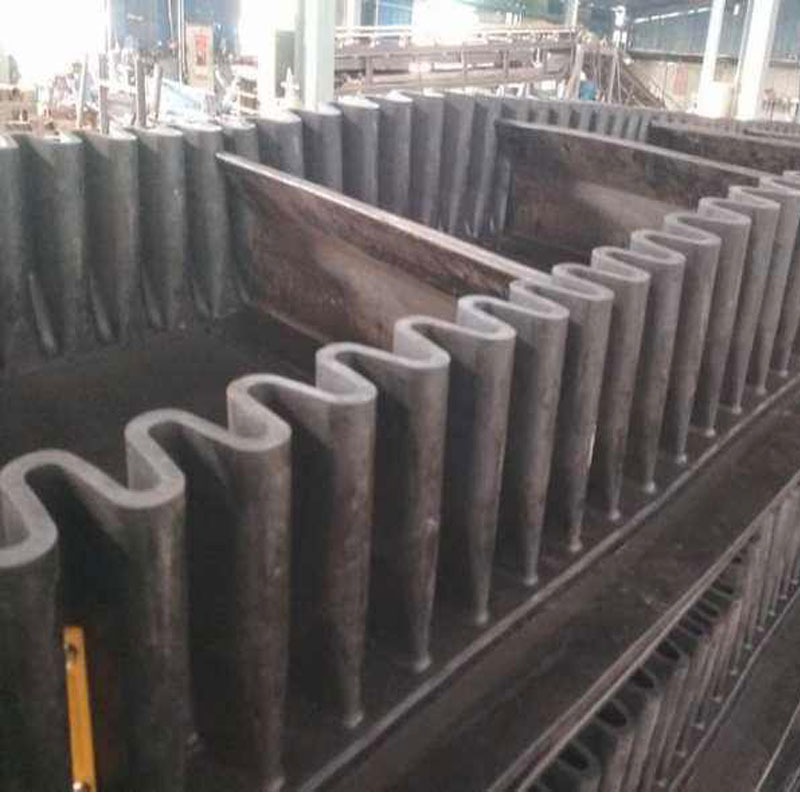 耐高温150度大倾角波纹状挡边裙边提升输送带 防撕裂不脱边隔板