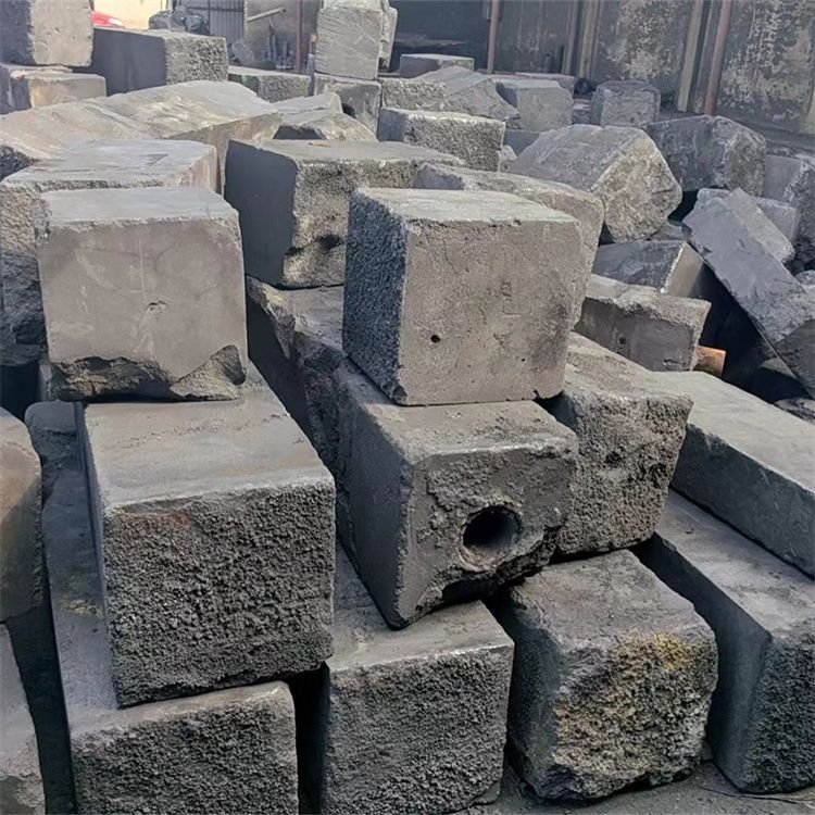 长期回收废旧石墨 钢厂掉炉料 电极头 废碳棒 发图定价