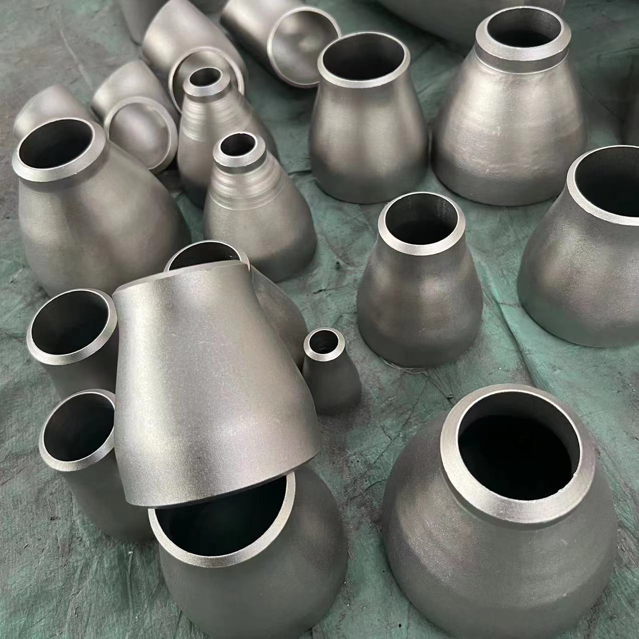 建筑管道用 耐腐蚀国标 15Mo3无缝弯头异径管 服务专业