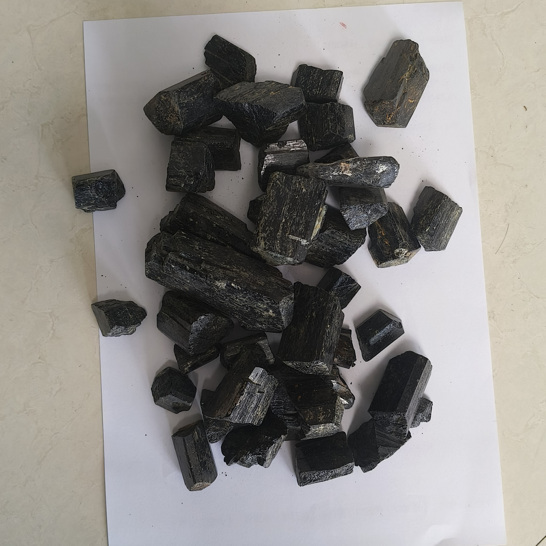 玛琳矿投黑碧玺原石 电气石单晶体 1-3厘米柱状