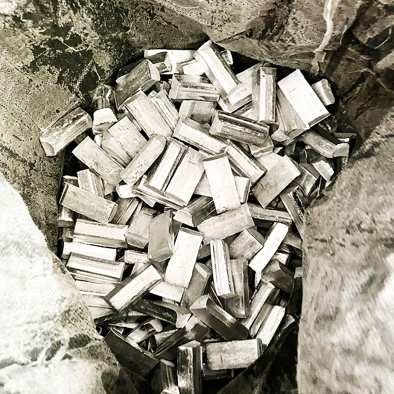 实验添加轻合金 MgSm20 mgNd30%稀土中间合金锭