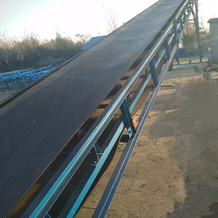 斜坡带式运输机 大带宽型皮带输送机 新款上料机