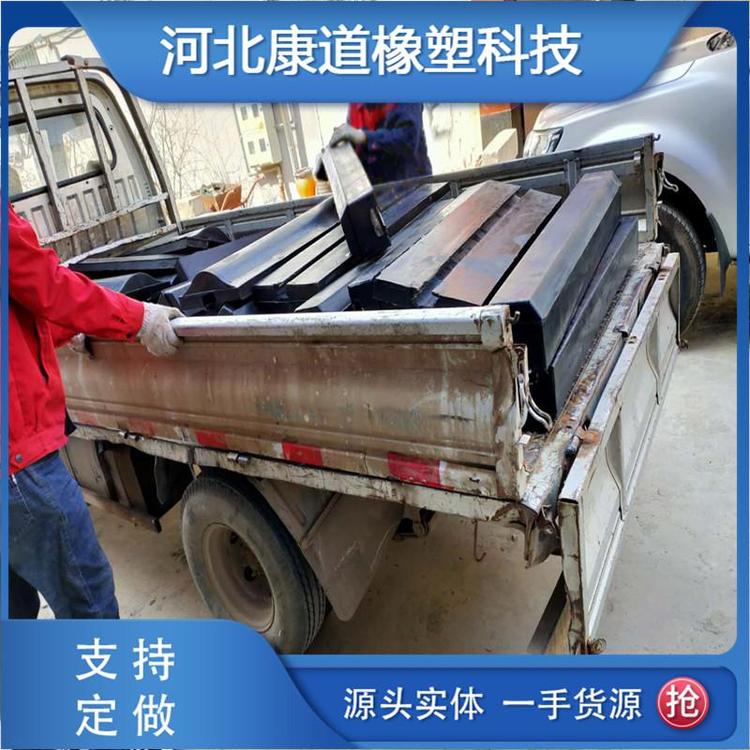 康道生产 扇形橡胶衬板 高压硫化处理 润磨机钢厂耐磨胶板