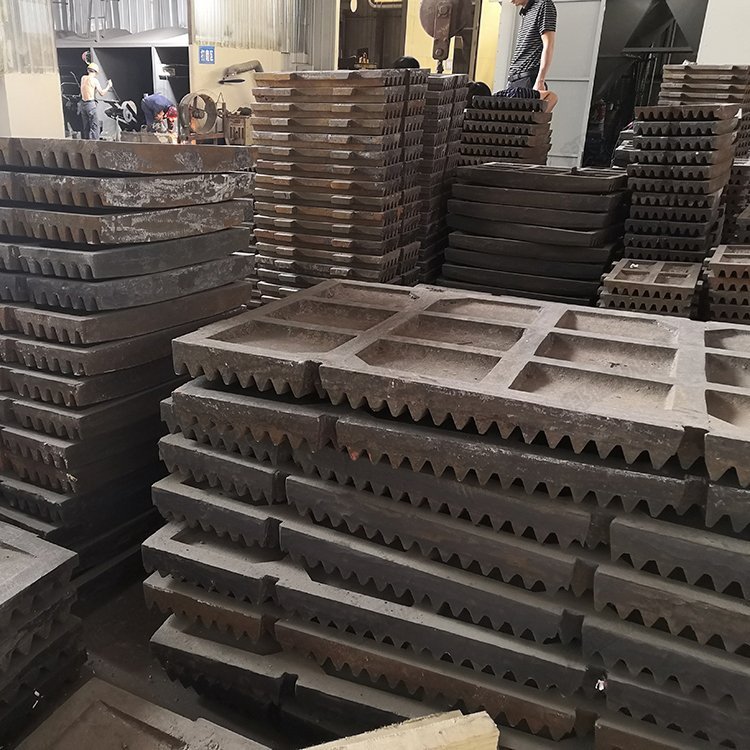 高铬铸铁KmTBCr9Ni5下料衬板耐高温高硬度表面喷砂外观好看