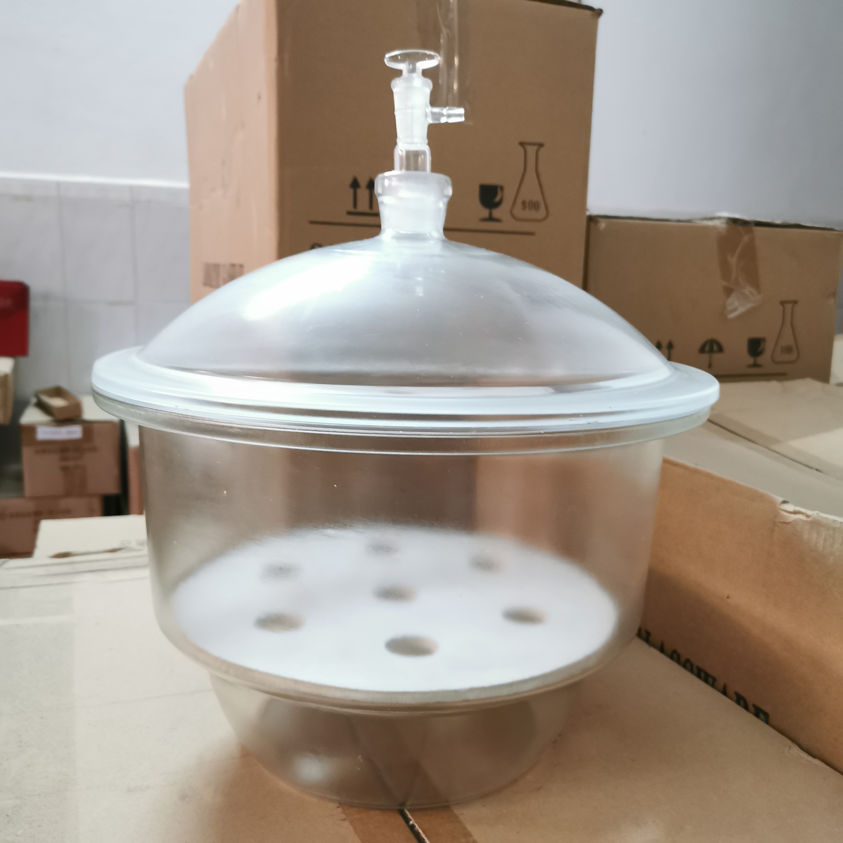 广欣玻璃真空干燥器实验室减压干燥皿可抽真空透明棕色瓷板