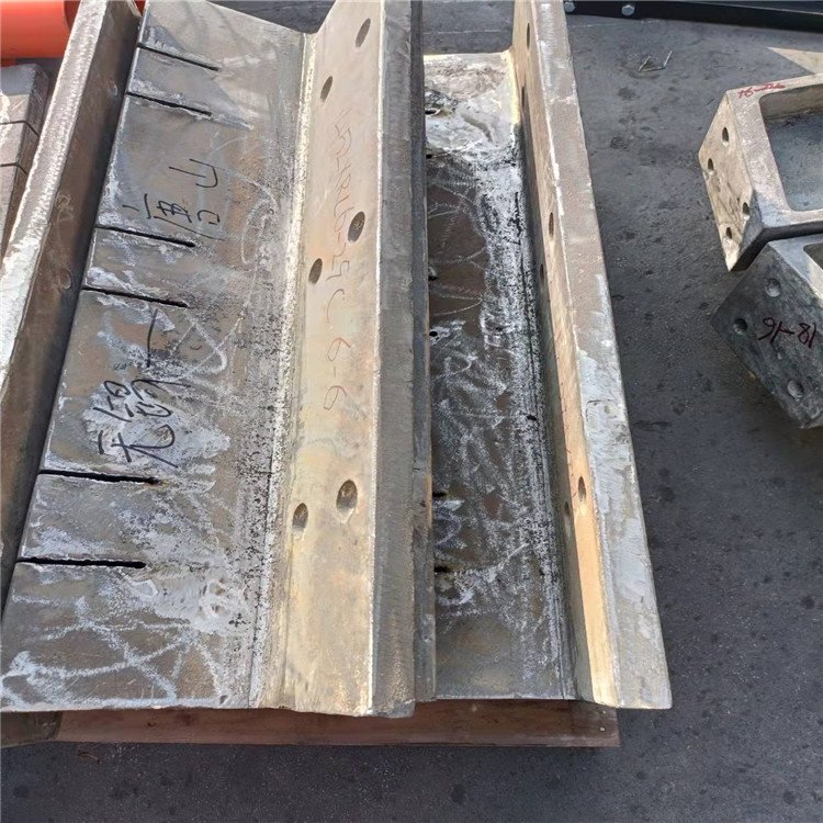 铸造Mn13Cr2材质耐磨钢板 高锰钢铸板 衬板 篦子板 规格齐全抗冲击