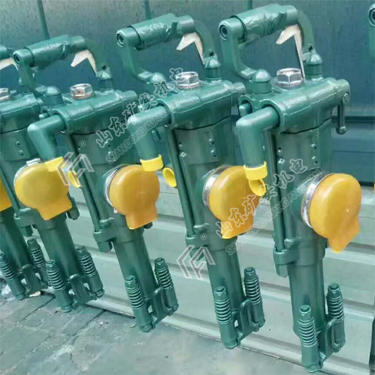 内燃凿岩机使用该机操作方便效率高等,并能和同类产品零件互换