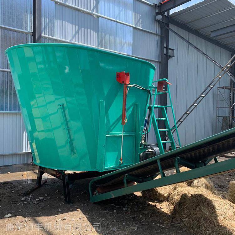 9立方秸秆粉搅拌机 牛场饲料混料机润丰