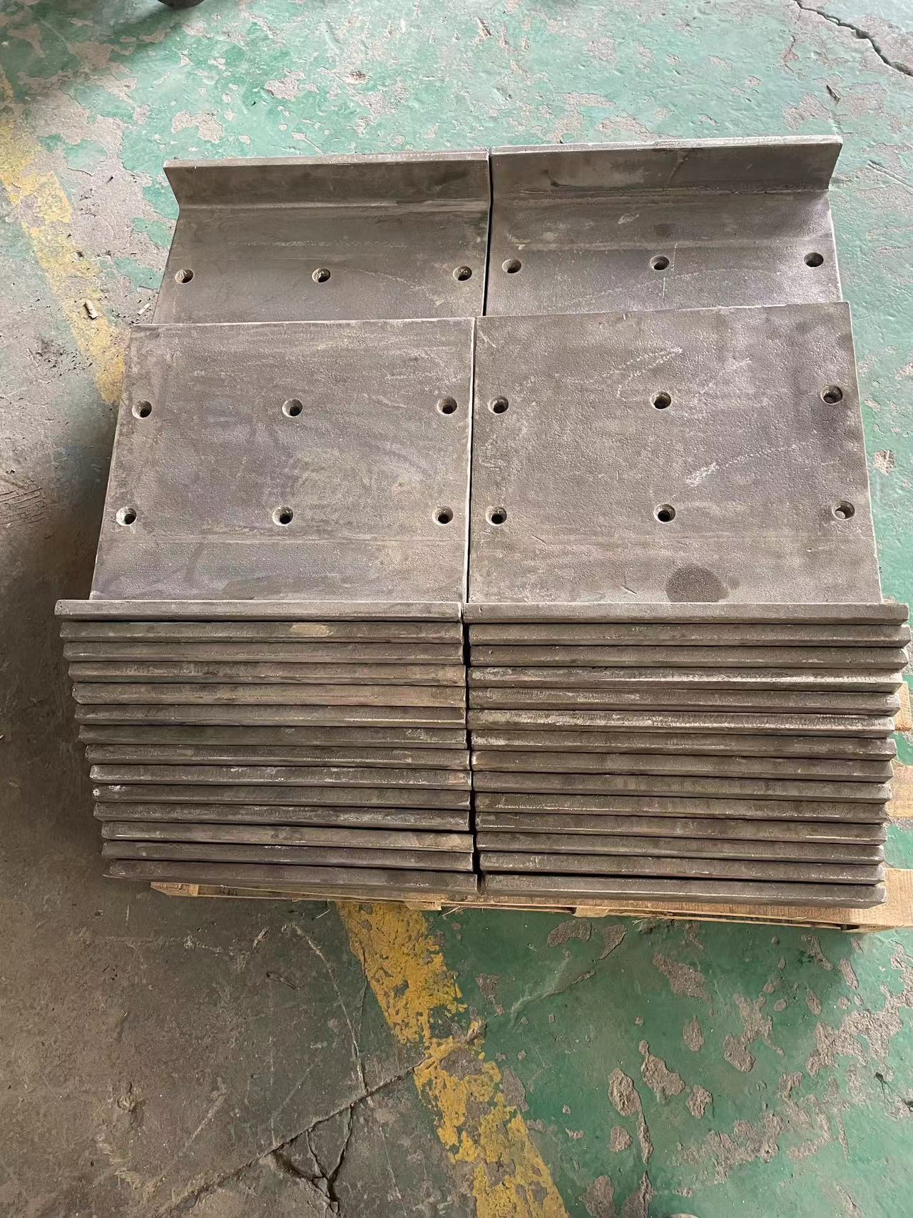 ZGMn13高锰钢铸板 球磨机锰13铬2衬板 研磨板 鄂破齿板 耐冲击