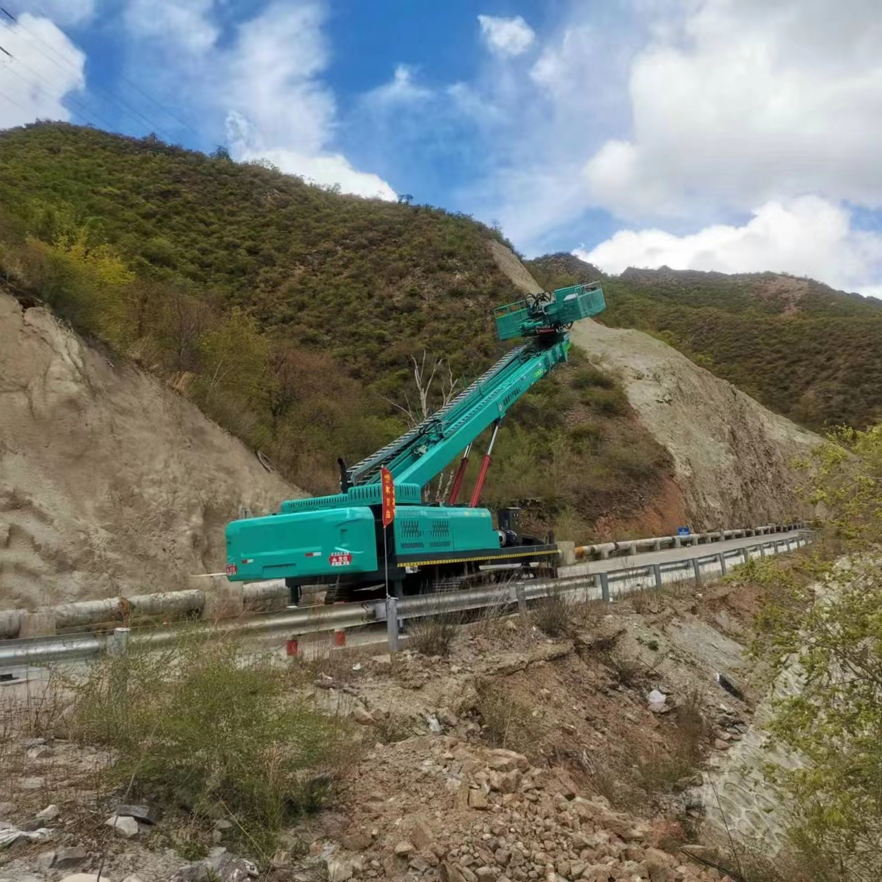 履带边坡加固钻机举升12米隧道支护岩石钻孔机360度旋转锚固钻机